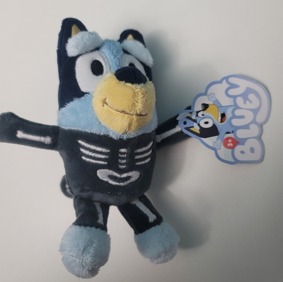 Bluey Plush Halloween skeleton backpack clip!!! - Picture 1 of 4
